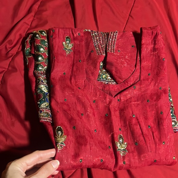 Hand embroidered kurti - Picture 12 of 13